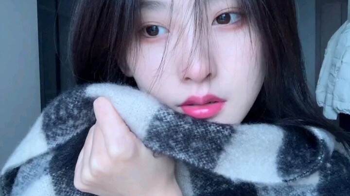 “ผู้ชายจะชอบผู้หญิงที่มีออร่าเย็นชาแบบนี้ไหม?”