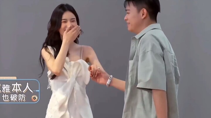 “Dia terlalu cantik, aku tak berani menatapnya”, kisah cinta yang langsung dan jujur benar‑benar men