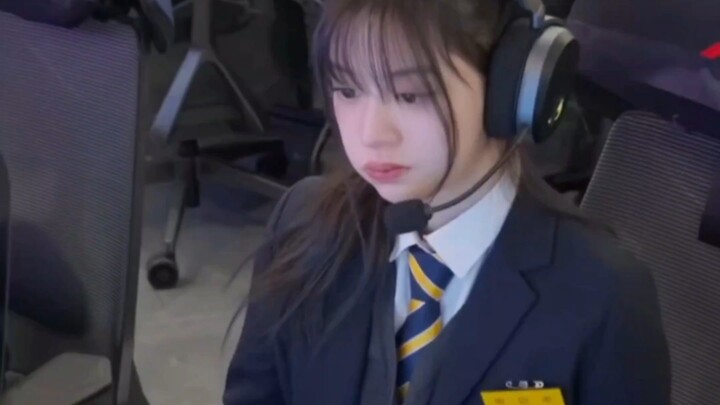 الزميل الأكبر الذي يحمّل الألعاب في استوديو التدريب لدى هايب