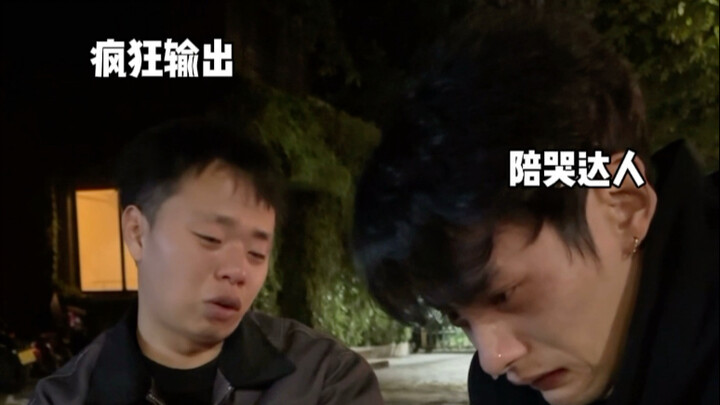 لقد اشتريت تذكرة سرًا لنفس الرحلة التي سافر عليها صديقي المقرب، دعونا نرى رد فعله عندما يكتشف ذلك~