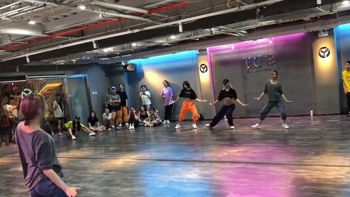 "Waist Beauty" dances! Hu Yetao's amazing cover of Selena Gomez's "Fetish"