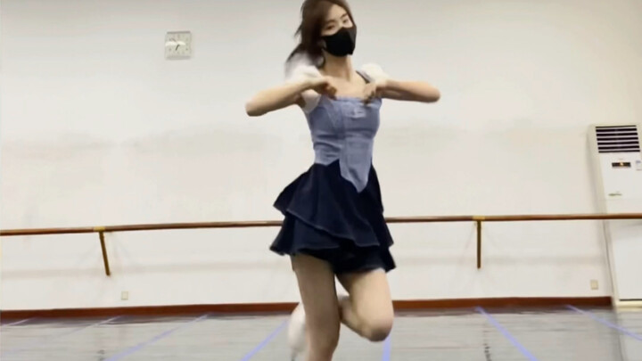 Cuộc khủng hoảng tình yêu của Ju Jingyi thực sự rất ngọt ngào
