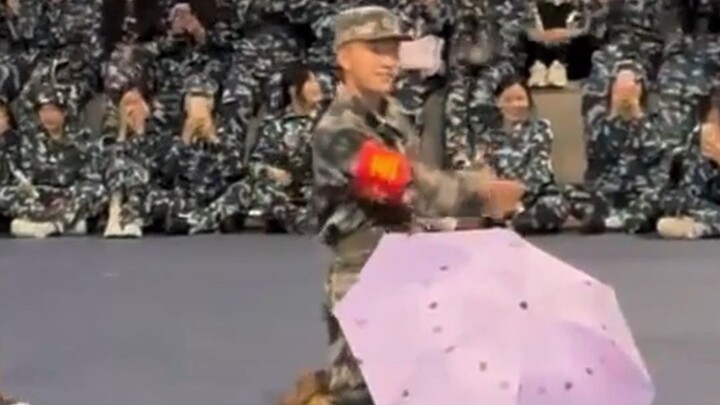 When the military training instructor performed the Dai dance