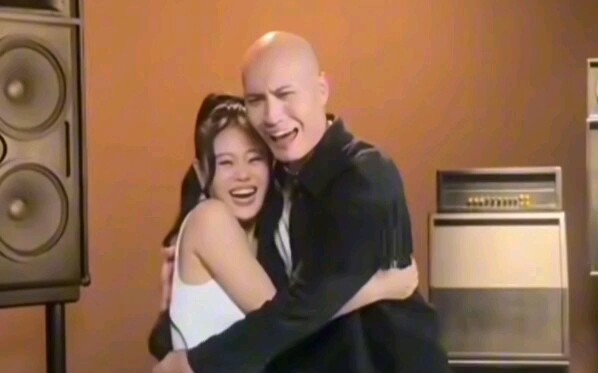 “تيا～” و“شوان～” اللتان تلتقيان معًا مضحكتان جدًا!!!