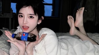 小仙女对镜自拍姿势分享，甜度过高出卖了