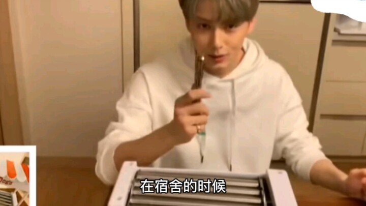 Which idol teaches their fans to grill sausages? My Wen Junhui does!