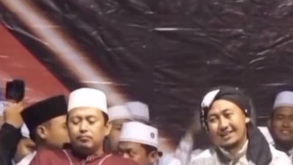 lagu ini siapa yang tau judulnya apa 😊🙃