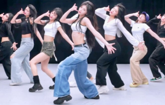 【EVERGLOW】ZOMBIE dance studio unveiled!