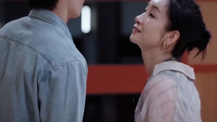 Cepat tangkap Qin Hailu buat mainin peran “sister dog”! Kamu ngerti nggak apa artinya sudah pernah m