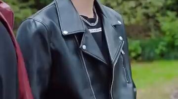 สาวทะลุมิติทิ้งบทนางเอก! เลือกหนุ่มเจ้าชู้แต่งงาน? ดันไปสะกิดรักมหาเศรษฐี โดนเขาคลั่งรักไม่หยุด!