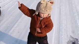 “哈哈哈，全网最萌的科目三”