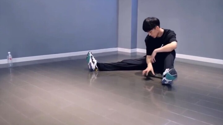 【黄子弘凡】小熊舞 练习室版