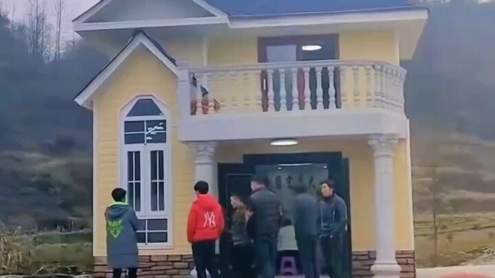 “Tổng tài, chào mừng về nhà!”