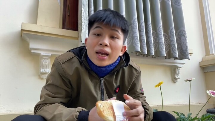 What is my breakfast like at home - eating noodles and drinking milk