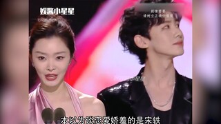 باي جينغتينغ يتحدث عن حبّه بطريقة مريبة ومتخفية، وتعبيراته الصغيرة على المسرح أثناء تسلّمه الجائزة م