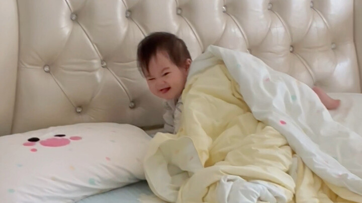 Để mọi người xem lợn con thức dậy như thế nào nhé!