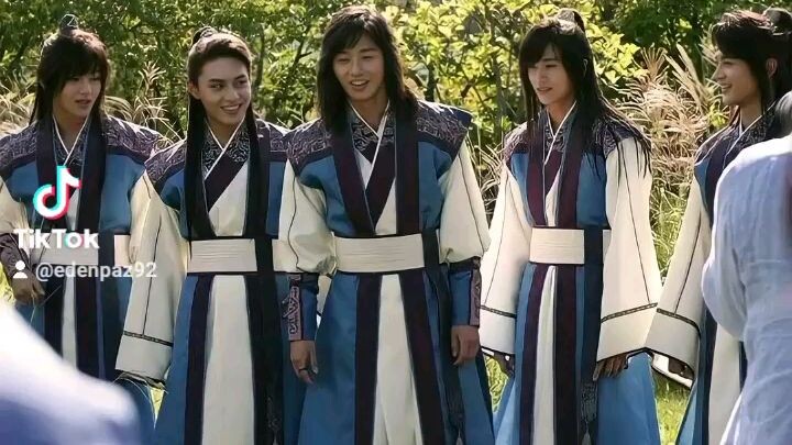 dito na lang talaga ako kinikilig  #oppa 😍😍😍💜💜💜