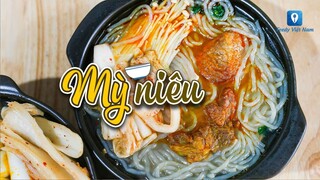 Thưởng thức ngay MÌ NIÊU nóng hổi thơm ngon trên phố Huế, Hà Nội | Feedy TV