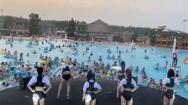 Siapa yang bisa menolak kalau kunang-kunang berubah jadi cewek?