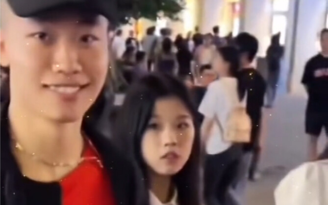 «الصينيون لديهم لي جونغ سوك الخاص بهم، آي يو» مقتبس من إثنين متفجرَين