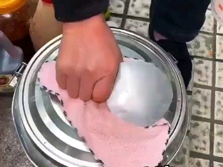 Pak Tua menolak semua permintaanmu…