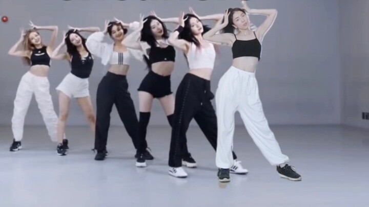 [Sampul] Rebirth: Saya anggota ITZY! Orang keenam tiba-tiba muncul di ruang latihan! (sepatu kets lo