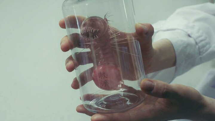 Gadis ini selalu tak pernah kenyang—bahkan sampai memakan tungau kulit! Dokter yang mengangkat lambu