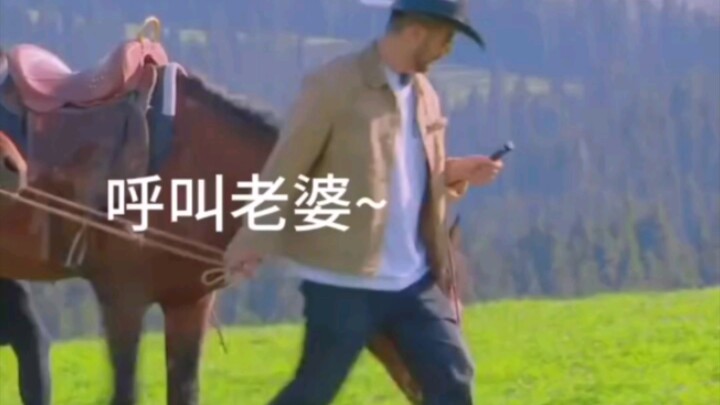 Sister Junyan had intended to pull the reins, but he simply reached out and took her hand instead.