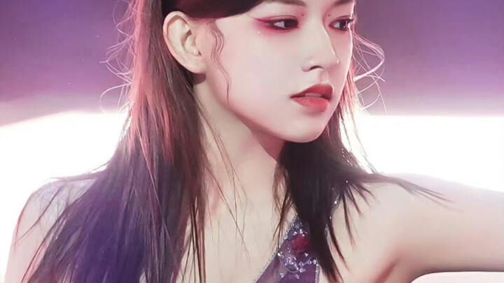 "There's no fan who wouldn't fall in love with her fierceness and attitude on stage." [Cheng Xiao | 