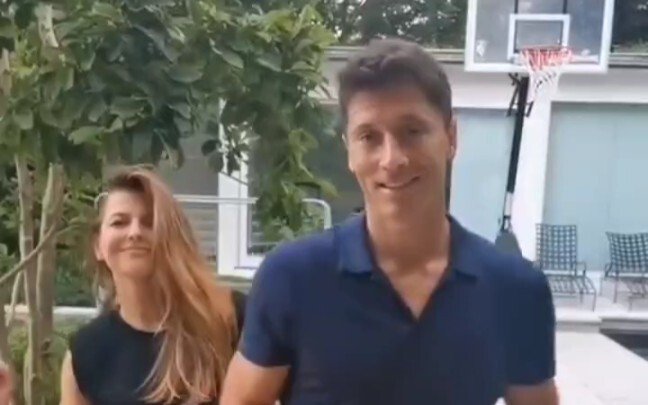 巴萨买了一个舞王