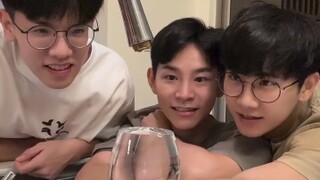 Hả? Hả? Hả? Đây chỉ là thói quen thường ngày của ba chúng ta thôi mà, phải không?