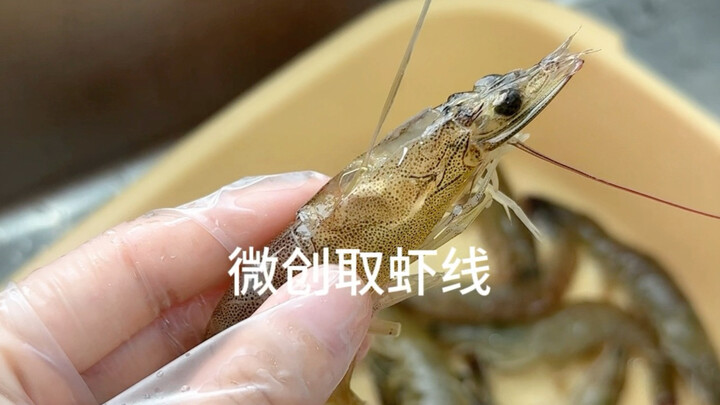 Trời lạnh rồi, cùng thưởng thức một nồi cánh gà và chân gà hầm nóng hổi, thịt mềm nhừ tróc xương, hư