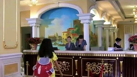 Lần đầu tiên ở khách sạn!