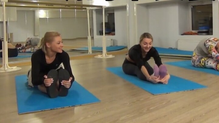 Các vũ công chuyên nghiệp người Nga trình diễn và giải thích những lỗi thường gặp khi xoạc chân. Xoạ