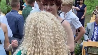 The little sister's family has a strong "wool curl" gene, and almost all the women in the family hav
