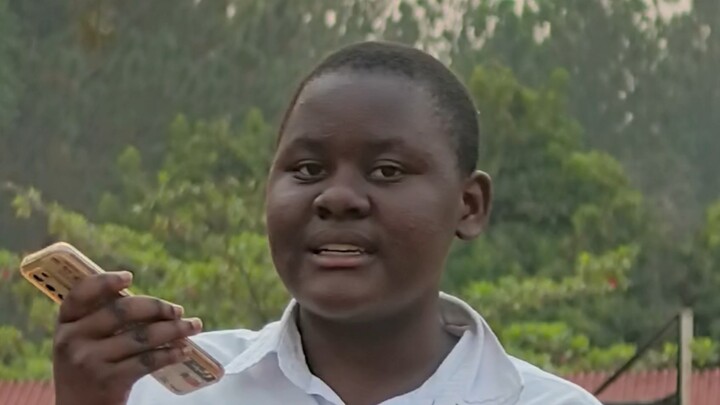 Tìm được một bạn sinh viên hát cực hay cover bài “Thế giới đã trao tặng tôi”