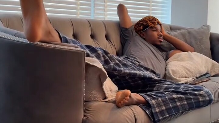 Khi nói với bạn trai rằng mình đã đăng ký cho anh tham gia “100 người đối đầu với khỉ đột lưng bạc”