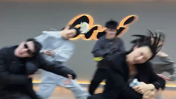 Guan Le: A grand wedding sedan chair, no hesitation! #GrandWeddingSedanChair #ZhangYixingGrandWeddin