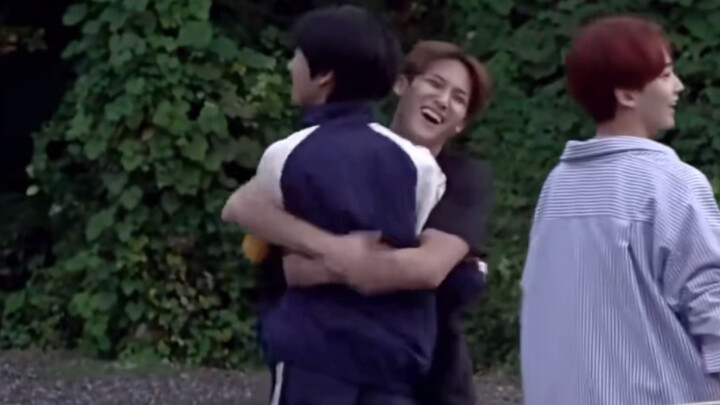 [Quiba] Even Little Girls Know About Big Dog’s Separation Anxiety!