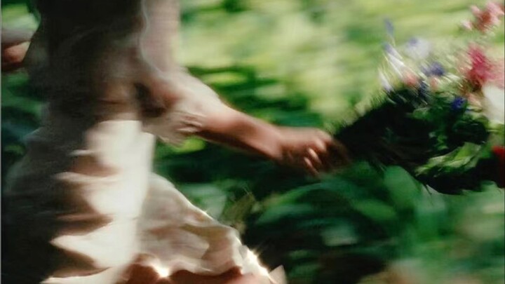 “Dù đã đi hàng nghìn dặm, vẫn không thể quên em.”