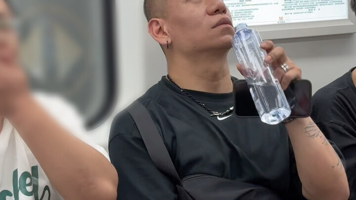 Itu si Kakak Ipar dari Mixue Bingcheng? #Hal-Hal di Kereta Bawah Tanah