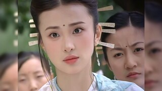 Thật buồn cười, làm sao họ có thể đóng vai mẹ của bạn nếu họ không xinh đẹp?!