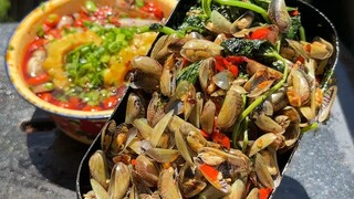 เมื่อเสียงดนตรีดังขึ้น ลุงปาปรากฏตัว