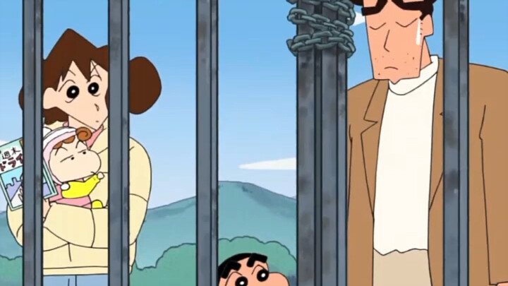 Hiroshi membawa Shin-chan ke pusat perbelanjaan, dan Shin-chan ingin membeli dudukan ponsel Superman