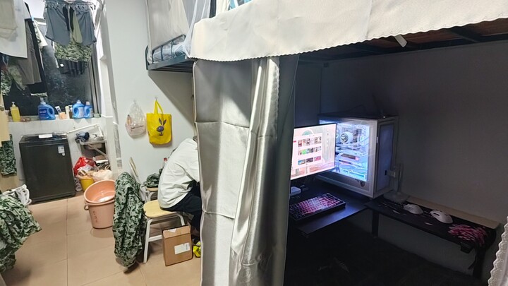 The dorm decorated by the "Golden House Hides Beauty" host 😋 A day of military training is over