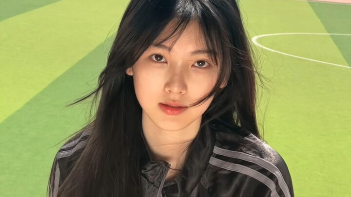 Chị gái xinh đẹp nổi tiếng khắp trường