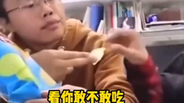 薯片：早知道烂在厂里了！！两人加起来有800个心眼