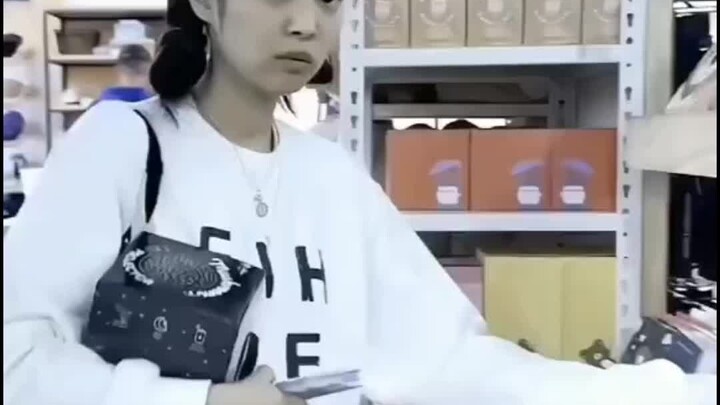 When Ni saw the price of her album.......