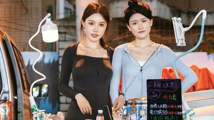 摆摊姐妹，免费请我吃，真是人美心善
