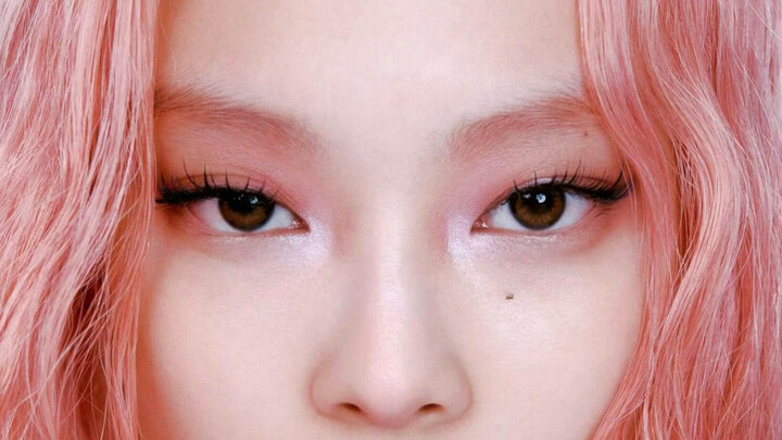 How amazing is the instrumental track for JENNIE's "Mantra"?